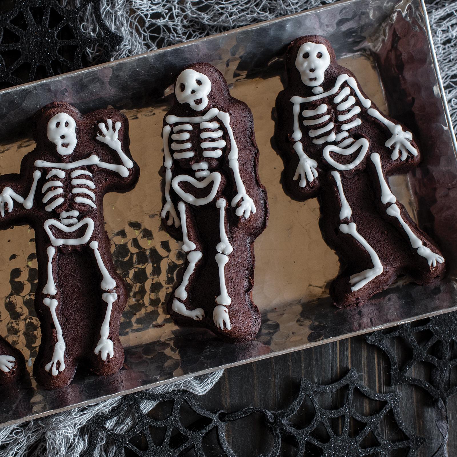 10113-spooky-skeleton-cakelet-pan-1.jpg