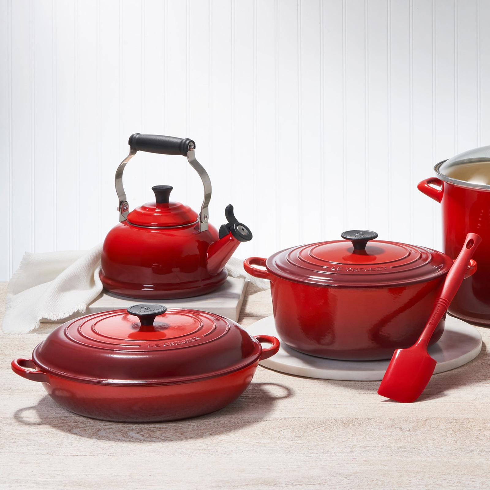 1328-whistling-steel-kettle-with-porcelain-enamel-finish-1.jpg