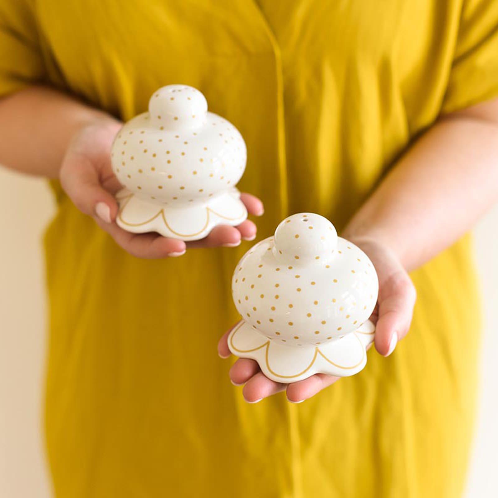 Deco Scallop Salt & Pepper Shaker Set