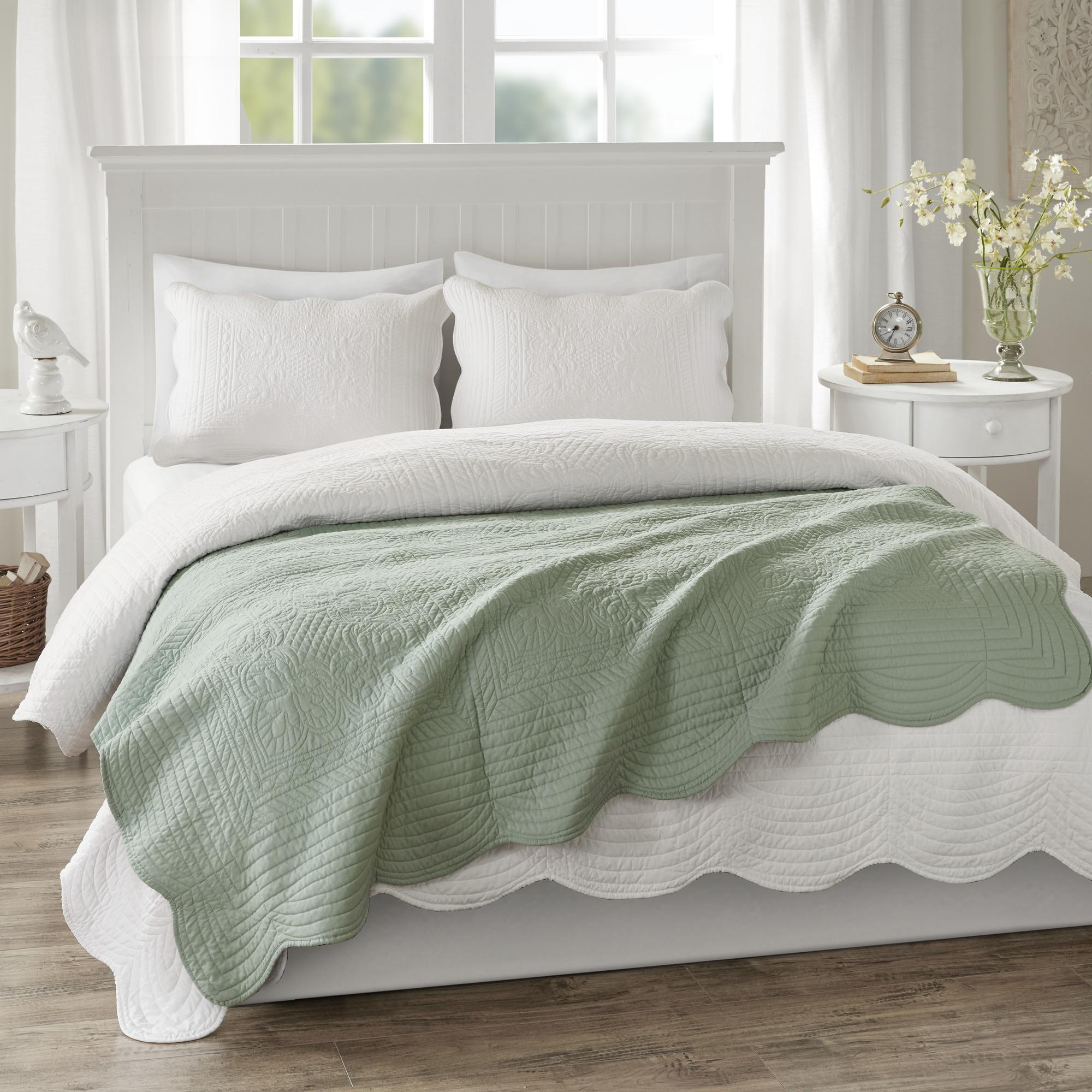 14875-tuscany-scalloped-edge-oversized-quilted-throw-1.jpg