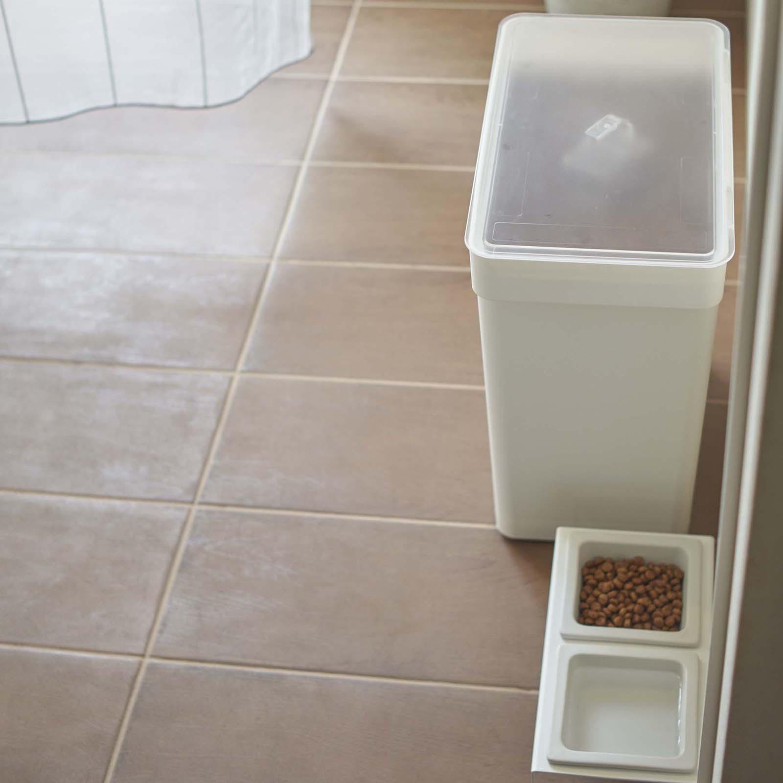 15966-6-6-gallon-rolling-airtight-pet-food-storage-container-1.jpg