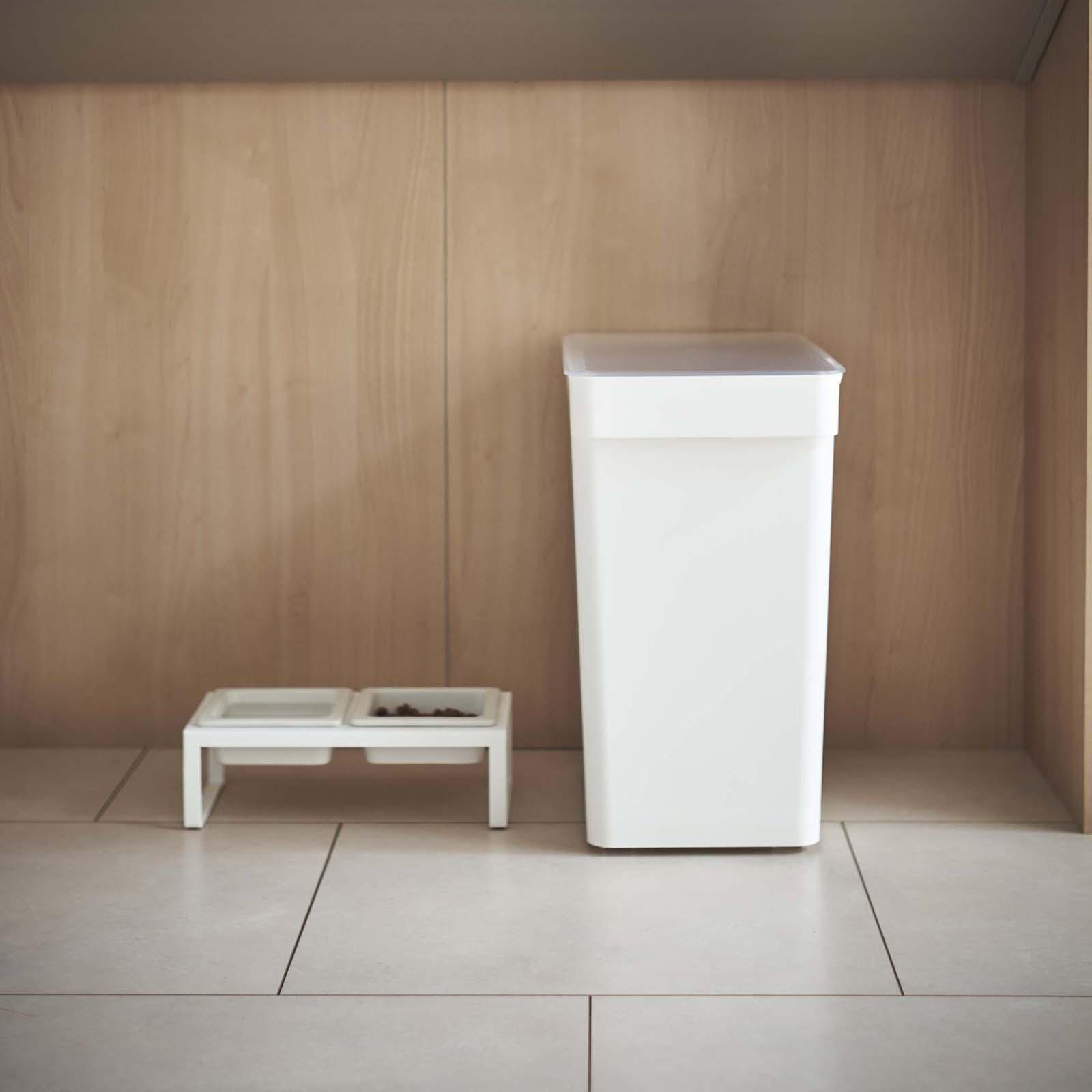 15966-6-6-gallon-rolling-airtight-pet-food-storage-container-1.jpg