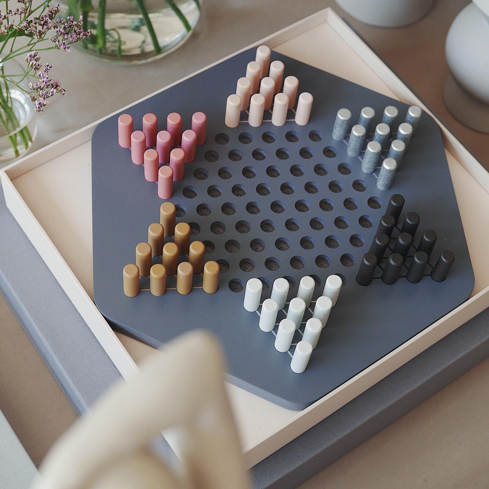 Classic Chinese Checkers Game