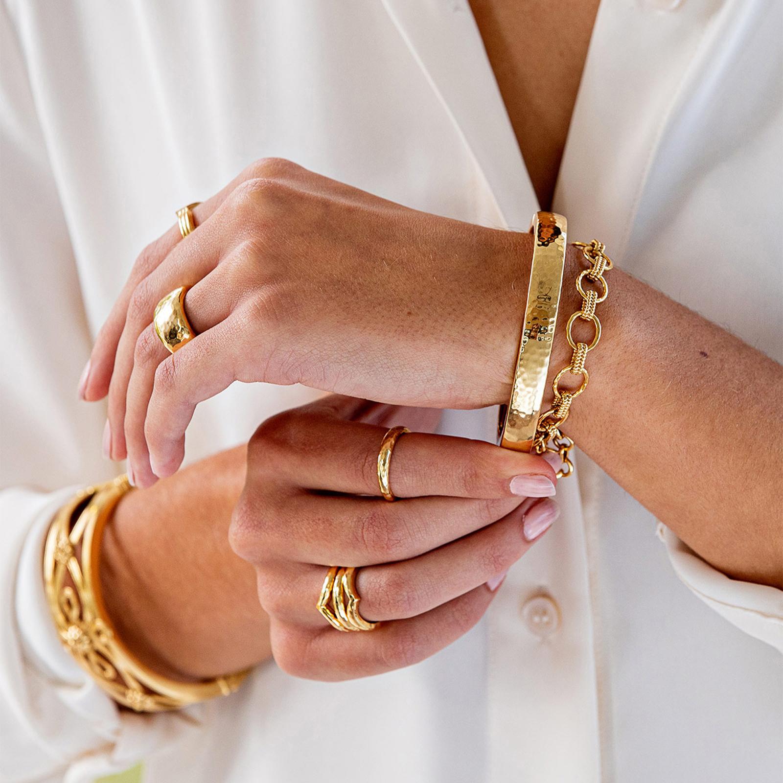 17355-cleopatra-oval-hinged-bangle-1.jpg