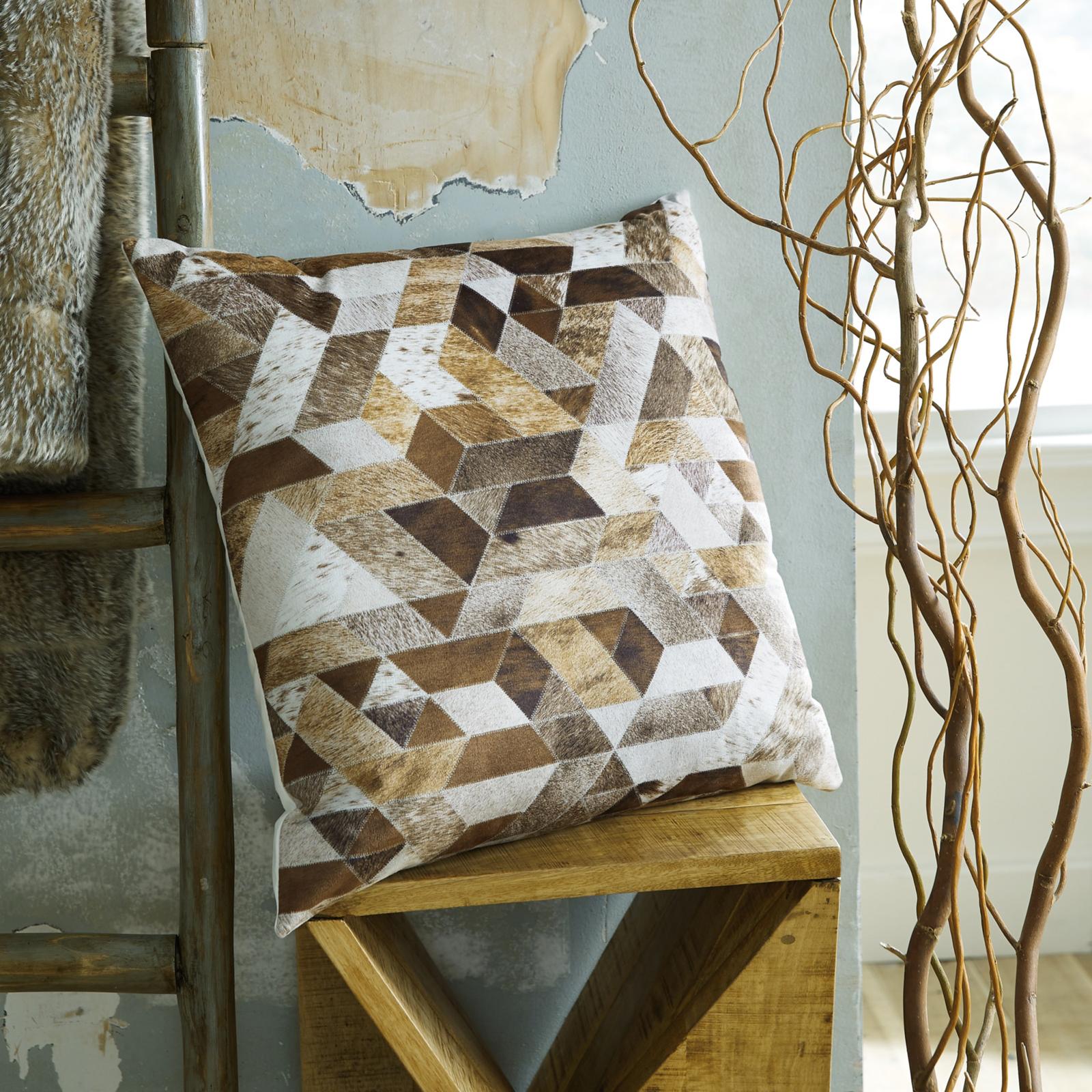 Adamund Pillow