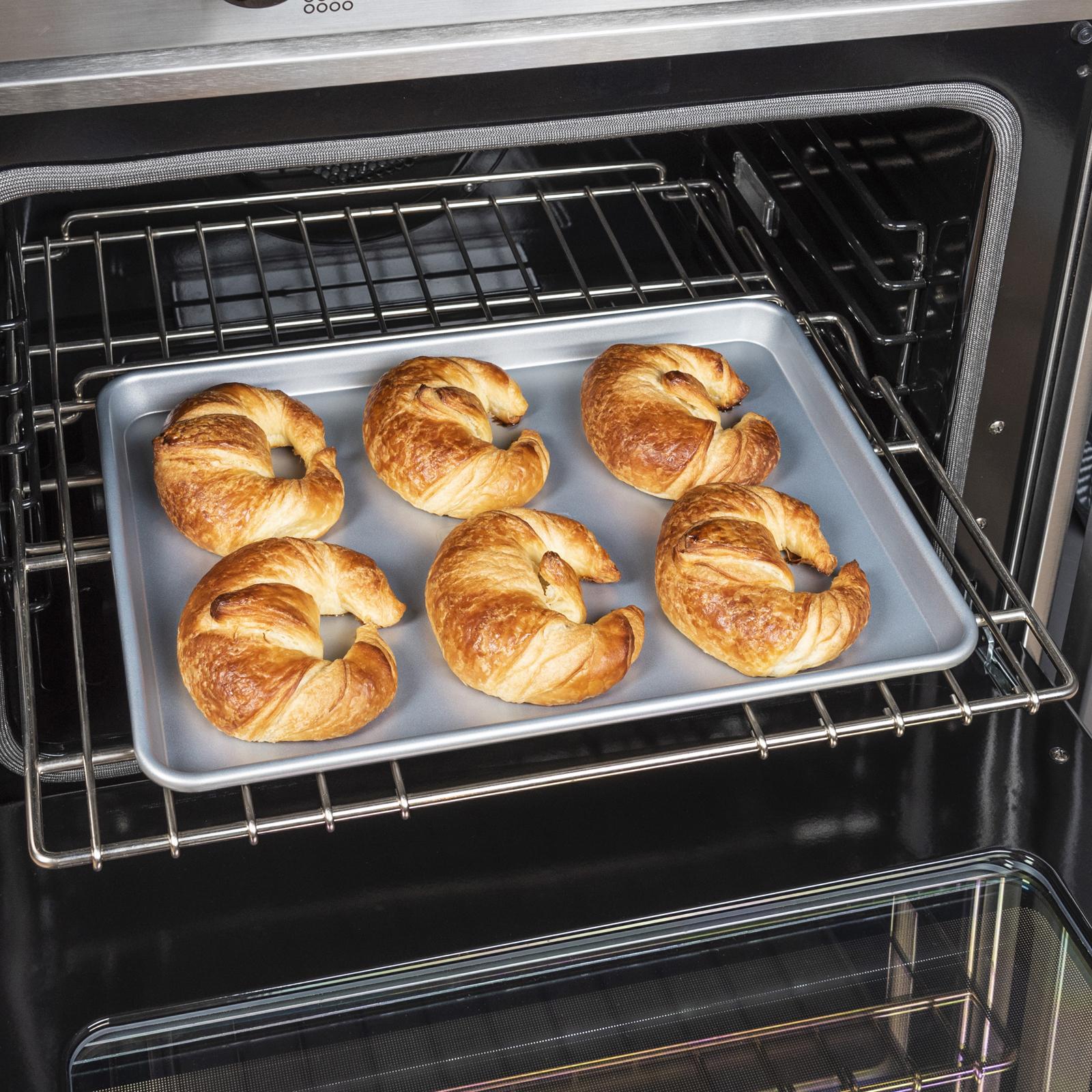 18617-3-piece-nonstick-baking-sheet-set-1.jpg