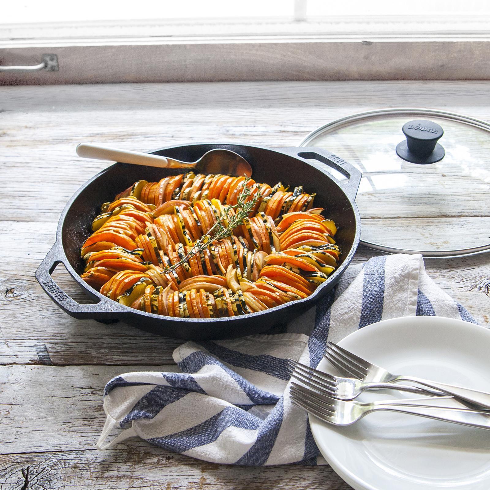 19375-chef-collection-everyday-pan-with-lid-1.jpg