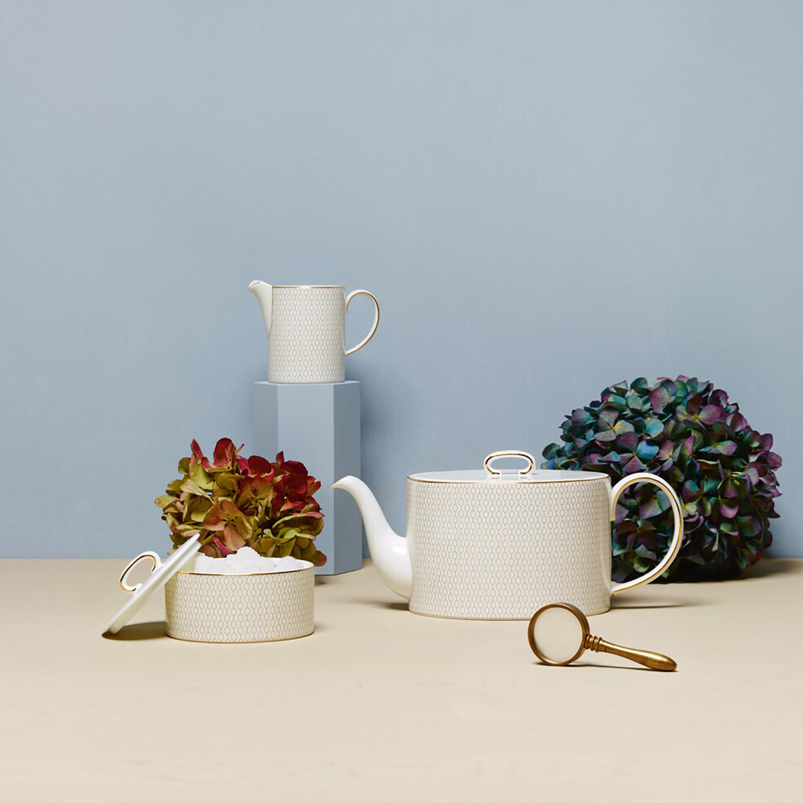 2269-gio-metallic-teapot-1.jpg