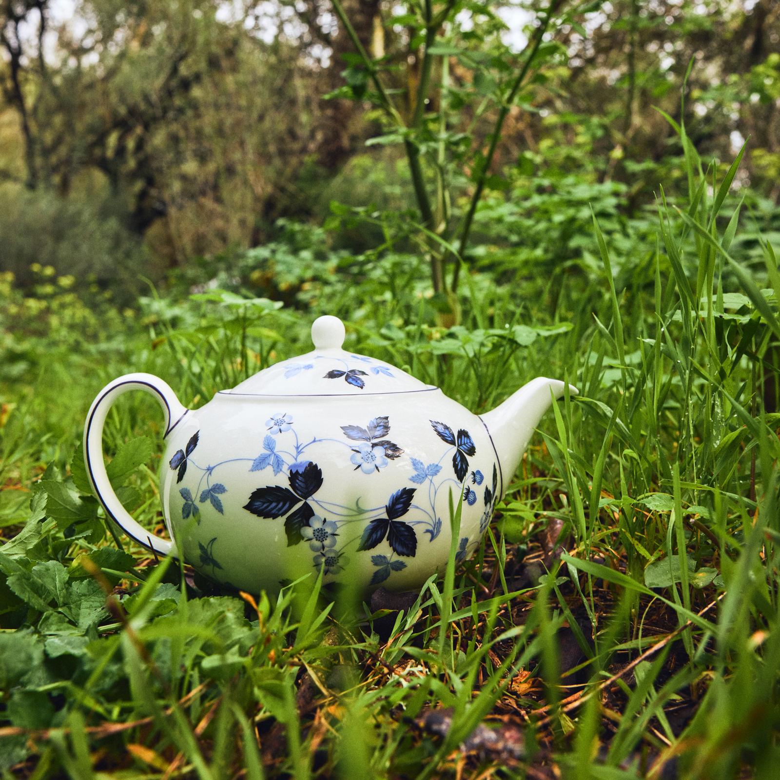 2294-wild-strawberry-teapot-1.jpg