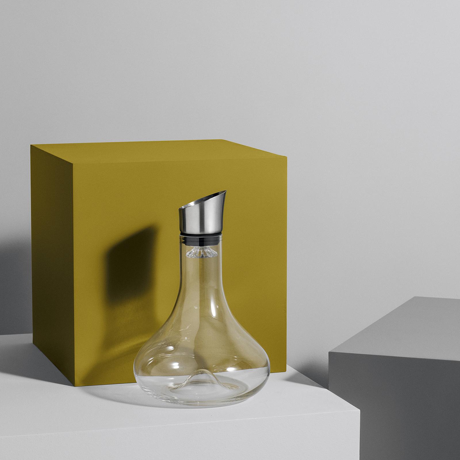 2581-alpha-wine-decanter-with-aerator-amp-pourer-1.jpg