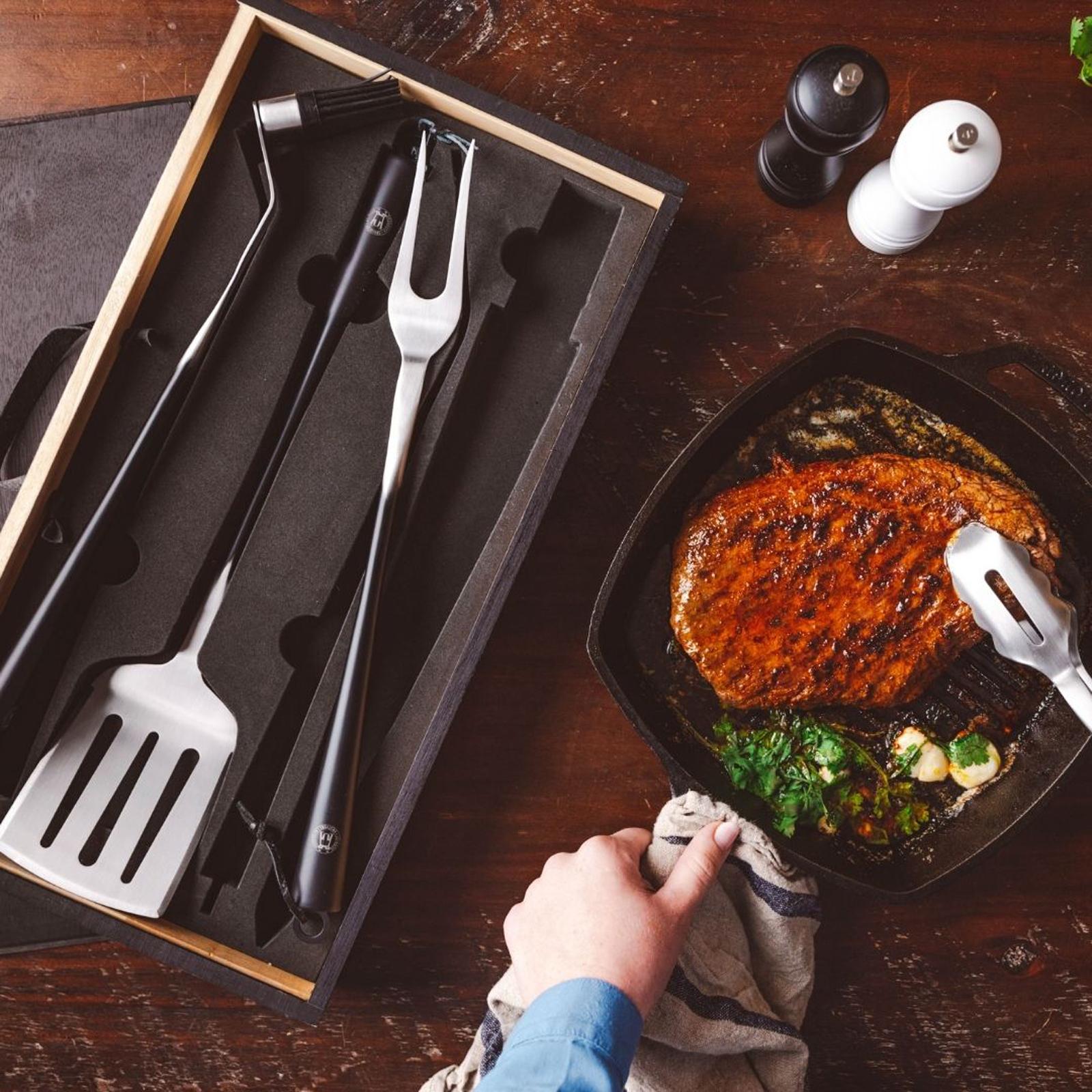 Carbon 6 4-Piece Grill Set